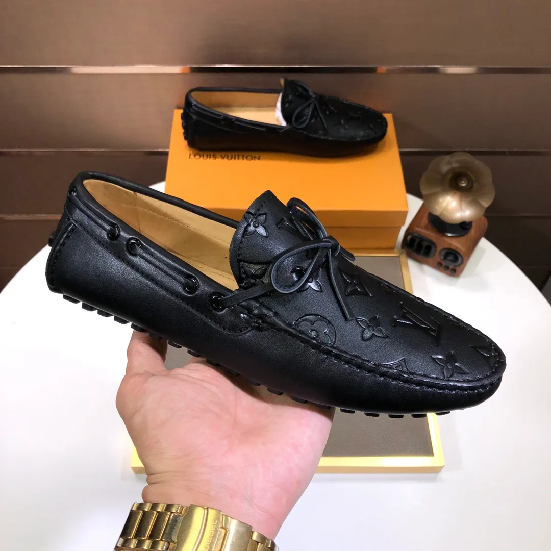 Men's men's shoes 💰420💰 [LV Doudou Shoes] (sheepskin lining) new model is on the market, available on the official website. The new Doudou shoes are processed into single-color materials, and the uppers are made of imported cowhide material. The body of the shoe is fully hemmed with mark thread, and is lined with imported original cowhide leather. The elegant shoe shape is super suitable for all-matching, and the size is 38-44.
